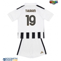 Otroški Nogometni dresi Juventus Khephren Thuram #19 Domači 2026-27 Kratek Rokav (+ Kratke hlače)